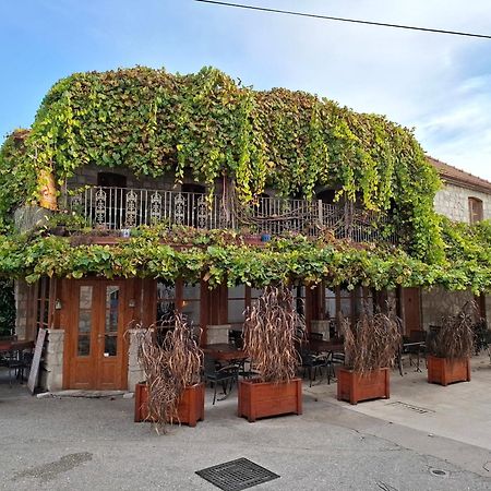 Ras Trebinje Stari Grad Bed & Breakfast エクステリア 写真