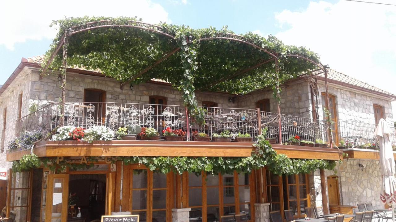 Ras Trebinje Stari Grad Bed & Breakfast エクステリア 写真
